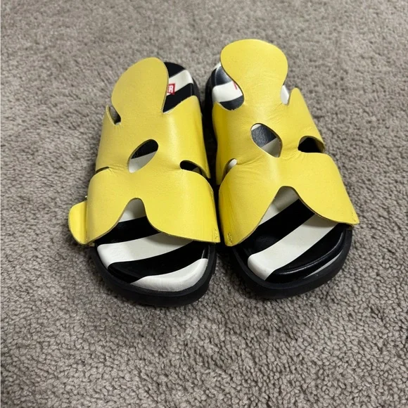 Camper Yellow Slides - Picture 2 of 7
